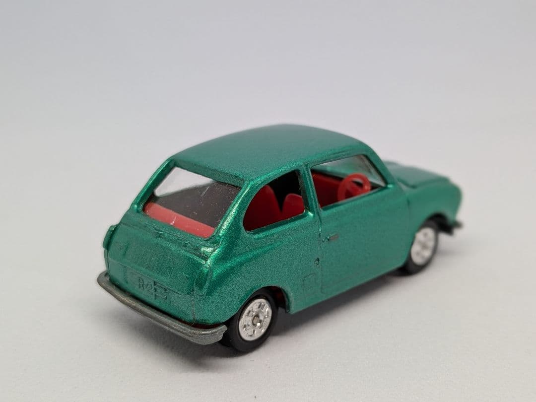 トミカ 黒箱　日本製SUBARU R2 緑色