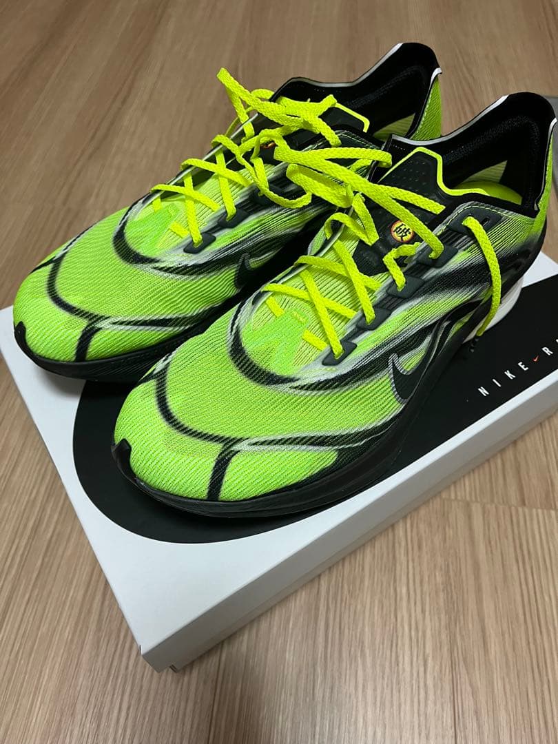 NIKEナイキヴェイパーフライ4 27.5センチ