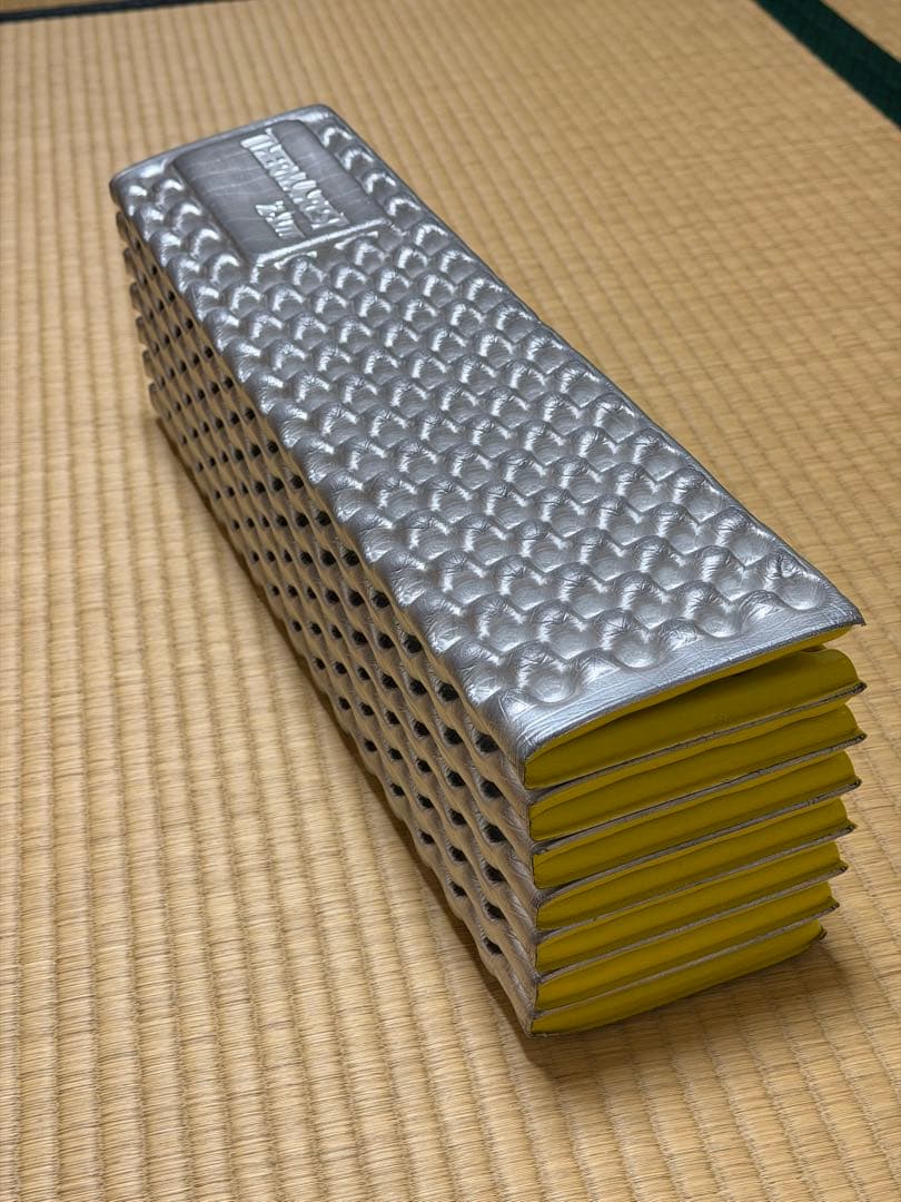 アウトドアマット サーマレスト Zライト ソル R シルバー×レモン　収納袋付