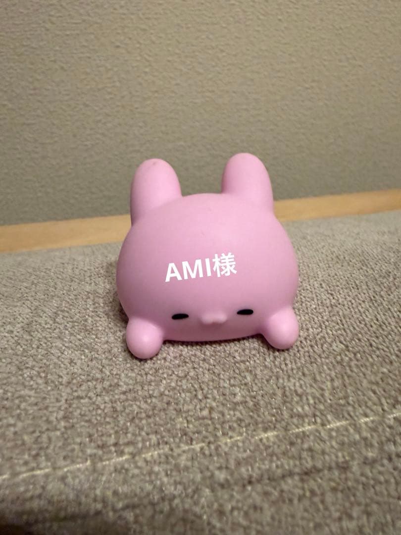 ピンクのウサギ型フィギュア