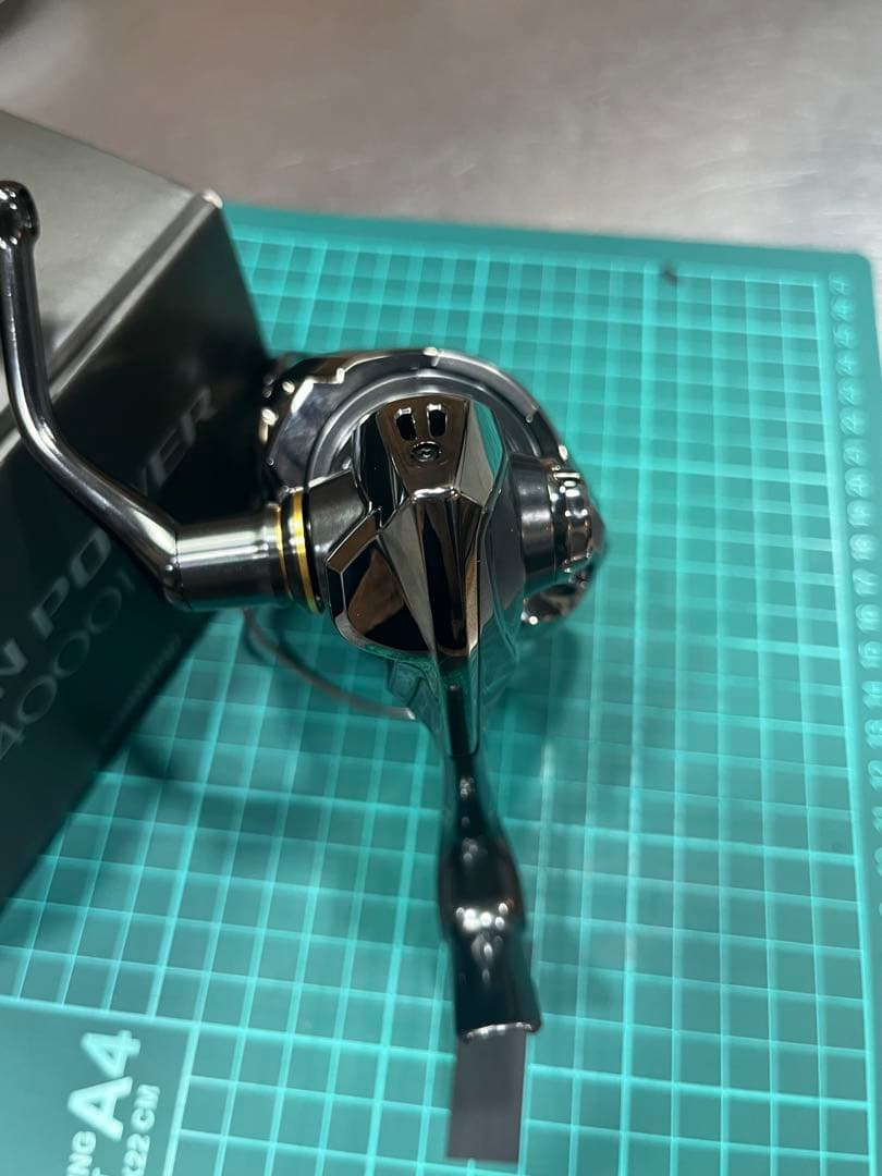 美品　SHIMANO 24ツインパワー4000PG スピニングリール
