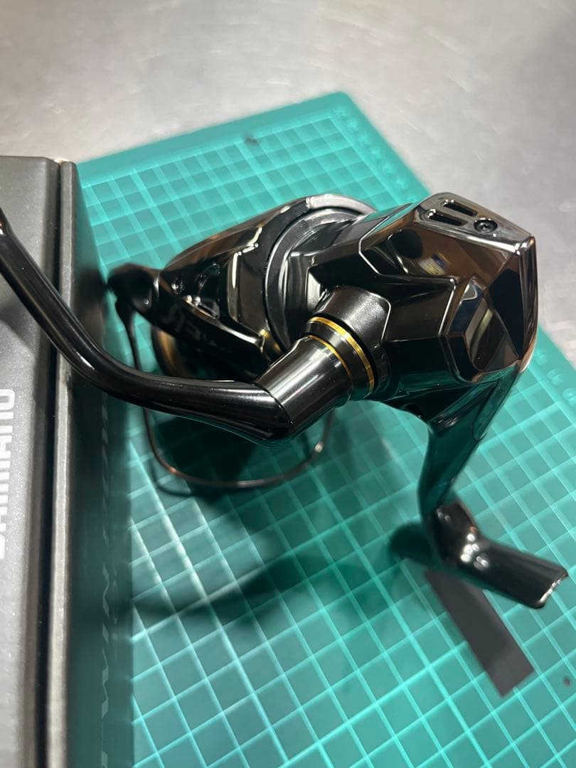 美品　SHIMANO 24ツインパワー4000PG スピニングリール