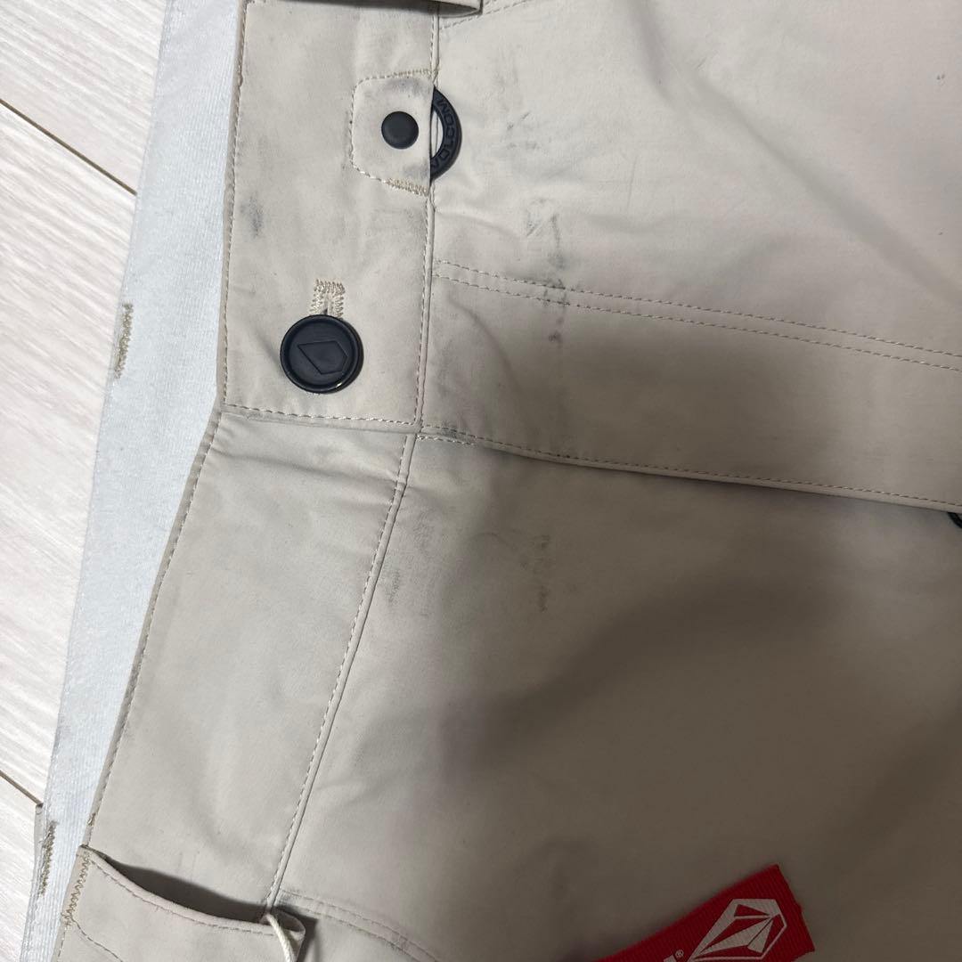 ベージュ スノーボードパンツ 耐水性