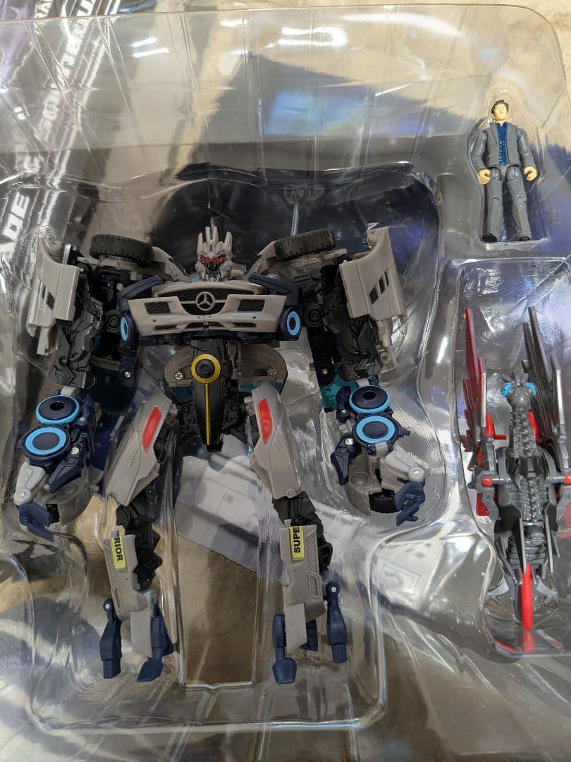 トランスフォーマー　バリケード&サウンドウェーブ　アジア限定