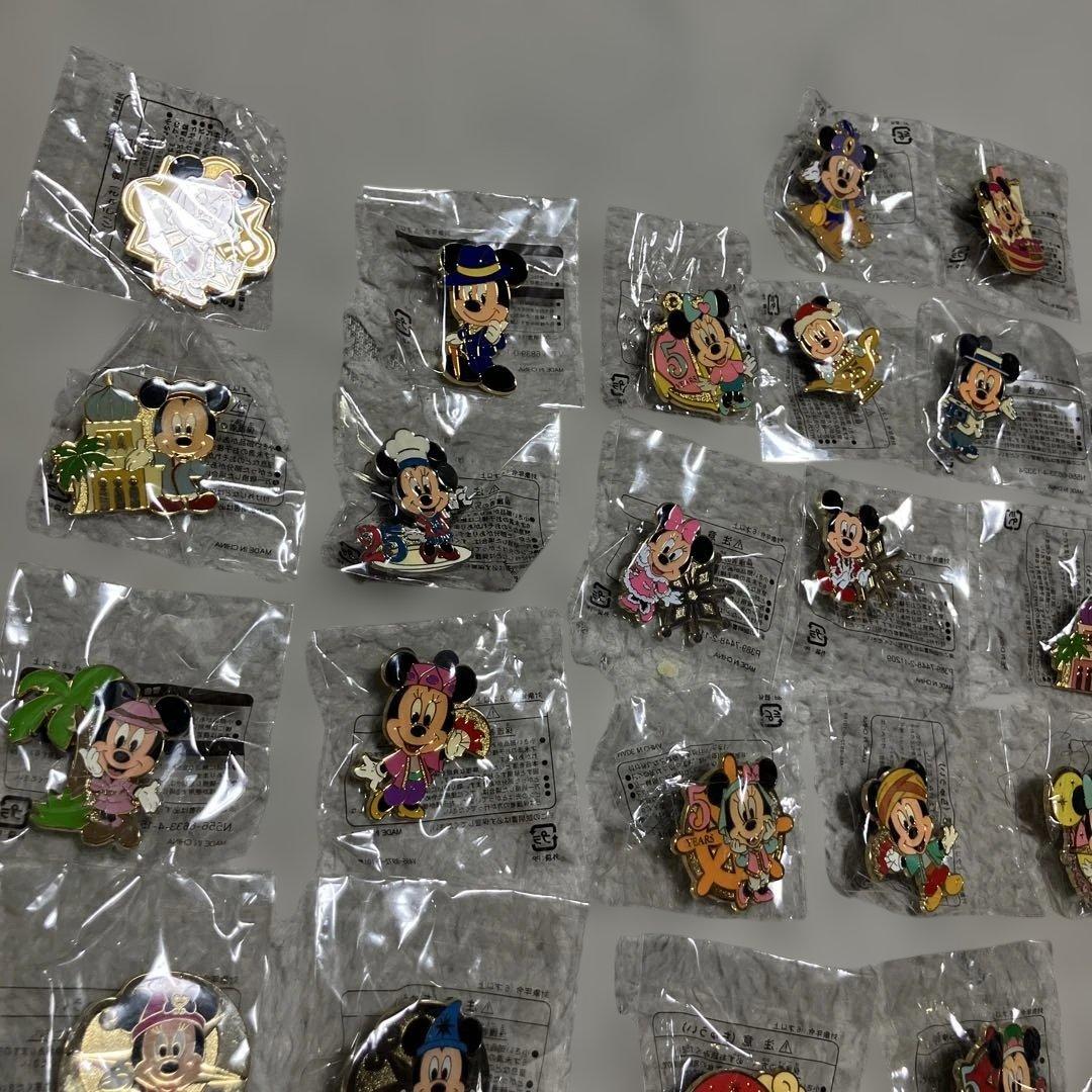 新品未開封　ミッキー＆フレンズ ピンバッジセット 50個
