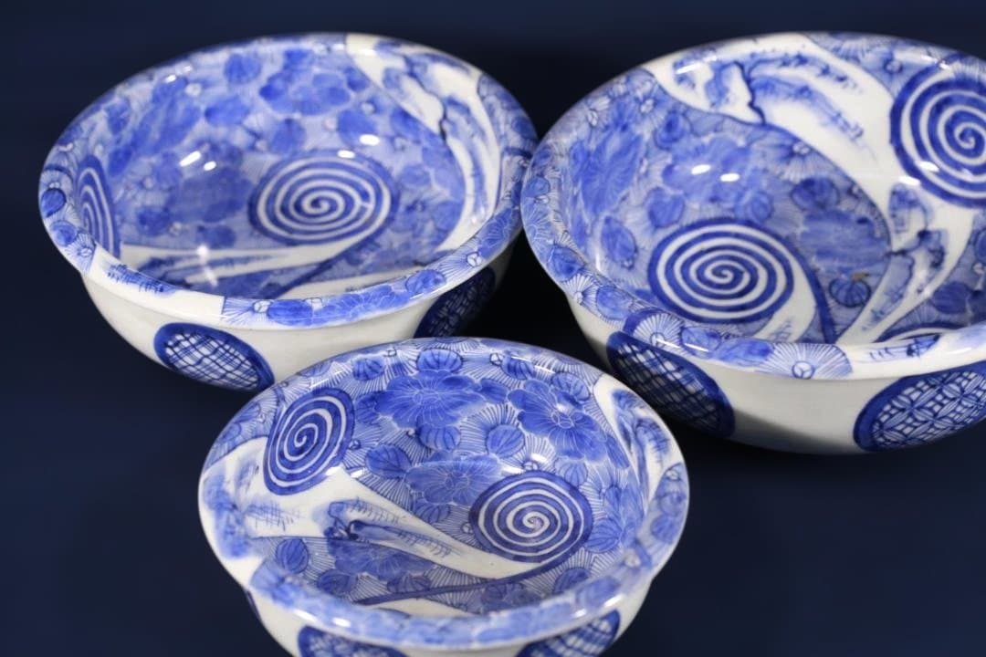 687　古伊万里染付いにしえモダン図3つ鉢　大中小　無傷美品　明治