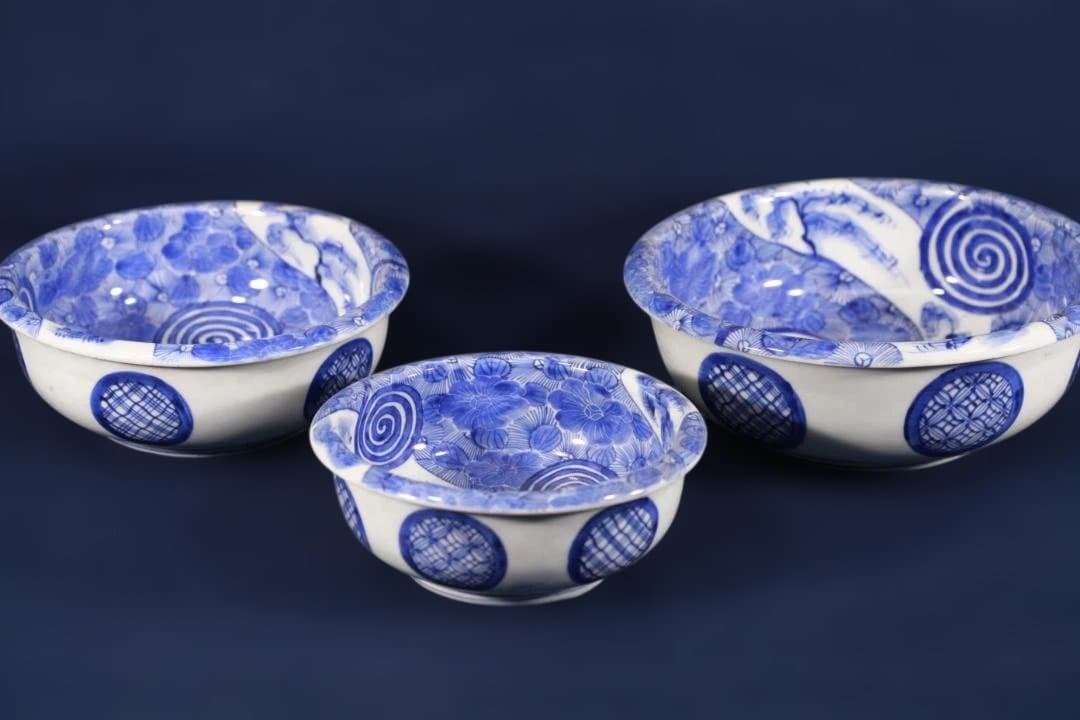 687　古伊万里染付いにしえモダン図3つ鉢　大中小　無傷美品　明治