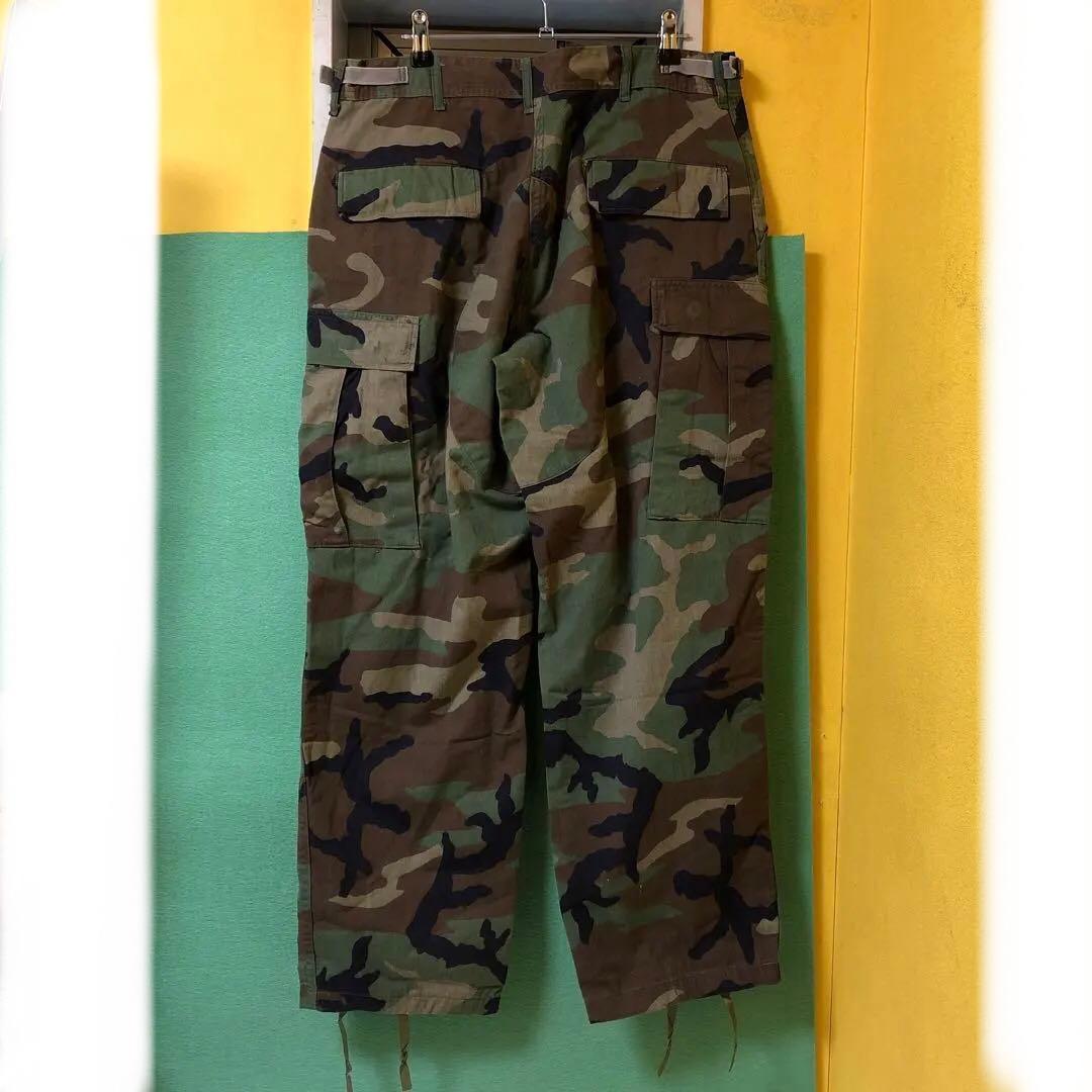 た33 ● 米軍 実物 80年代ウッドランドカモ カーゴパンツ前ポタン４個