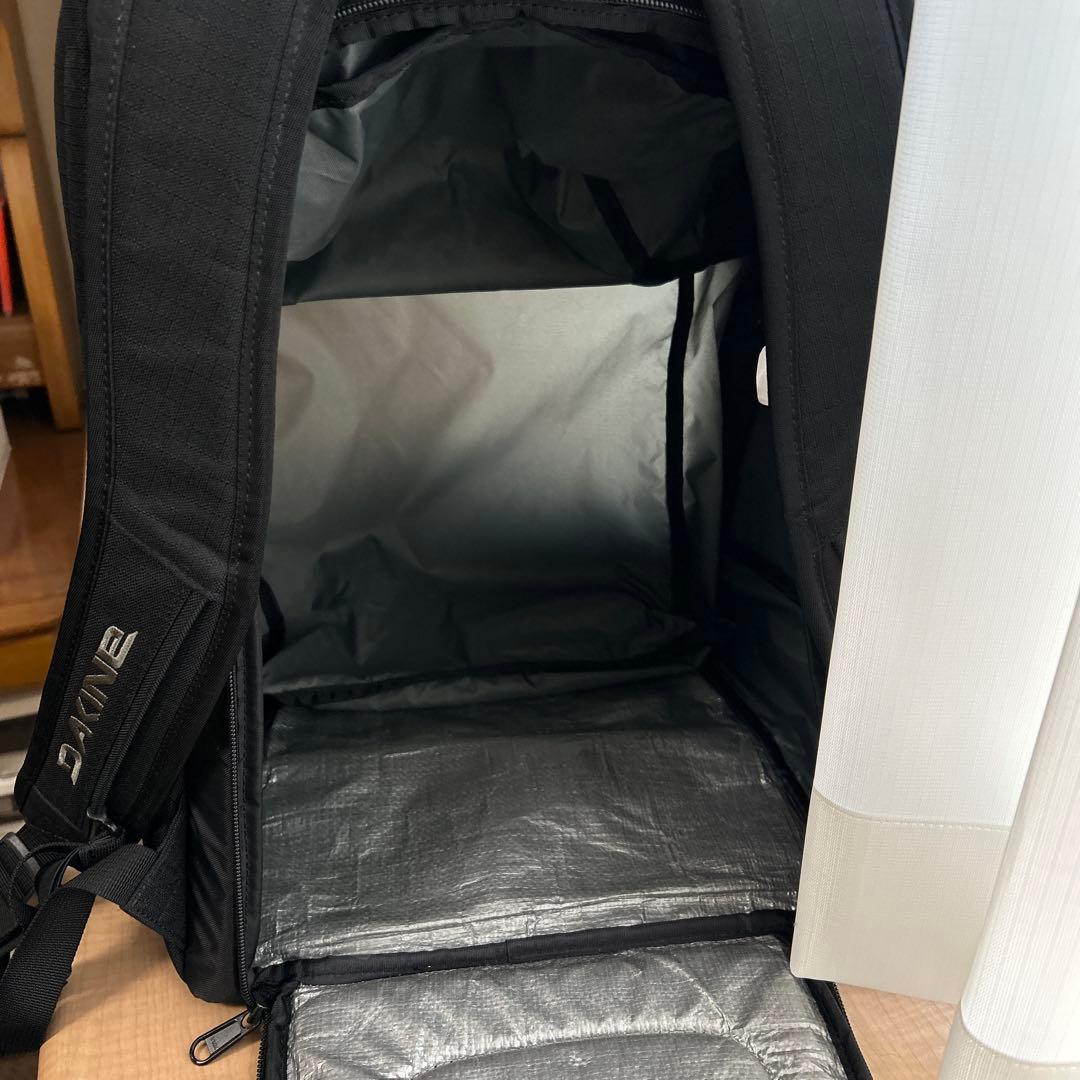 【最終価格/美品】DAKINE50リュック/スノボ/スキー/ブラック メンズ