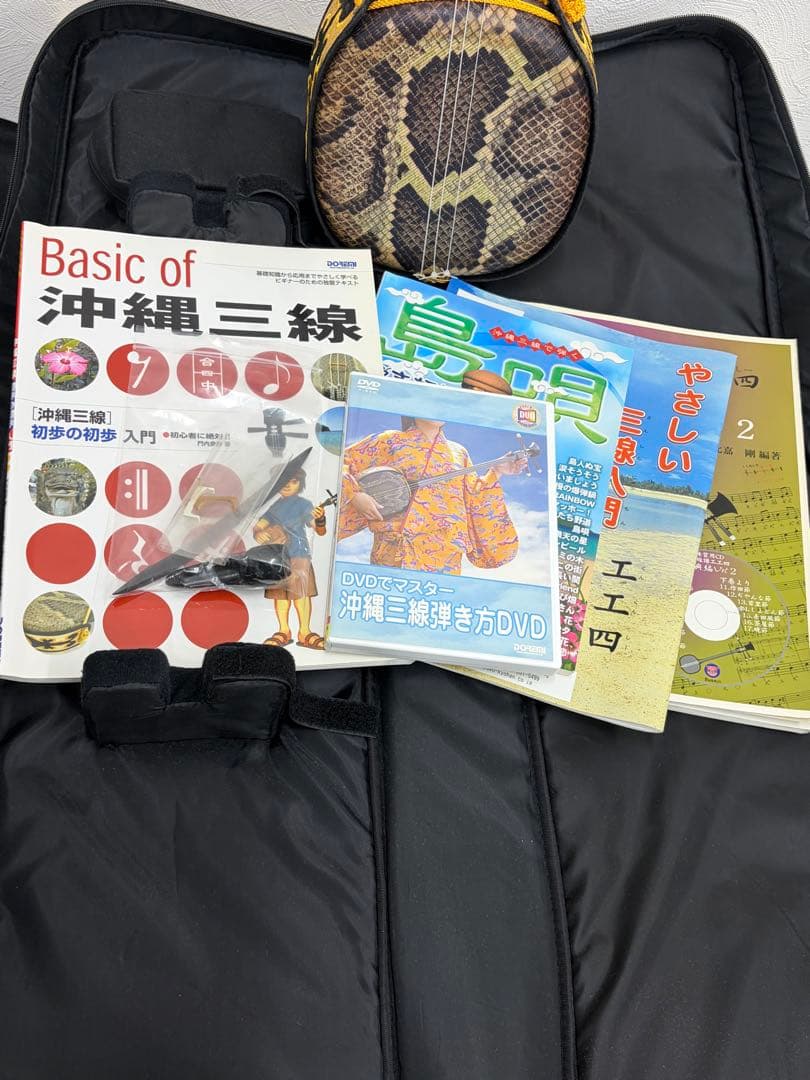 美品 沖縄三線 蛇皮 人工皮 弦楽器 和楽器 三味線 初心者 入門セット付き