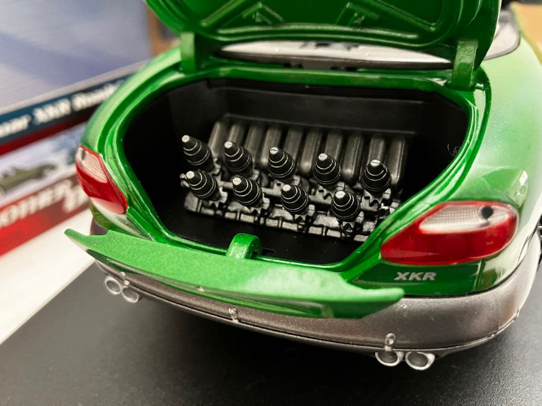 1/18 ジャガー XKR ロードスター 007 ボンドかー