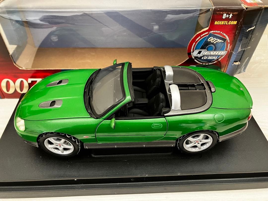 1/18 ジャガー XKR ロードスター 007 ボンドかー