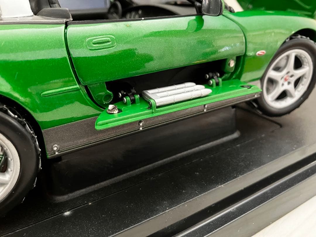 1/18 ジャガー XKR ロードスター 007 ボンドかー