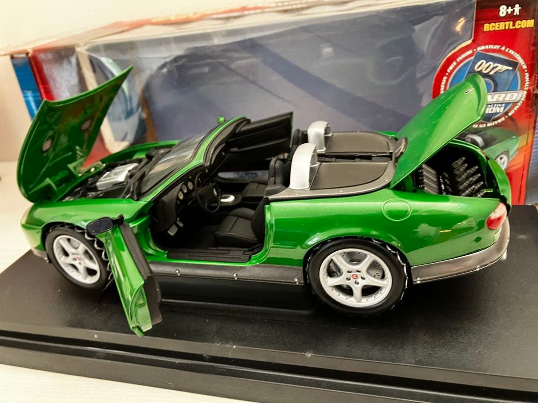1/18 ジャガー XKR ロードスター 007 ボンドかー
