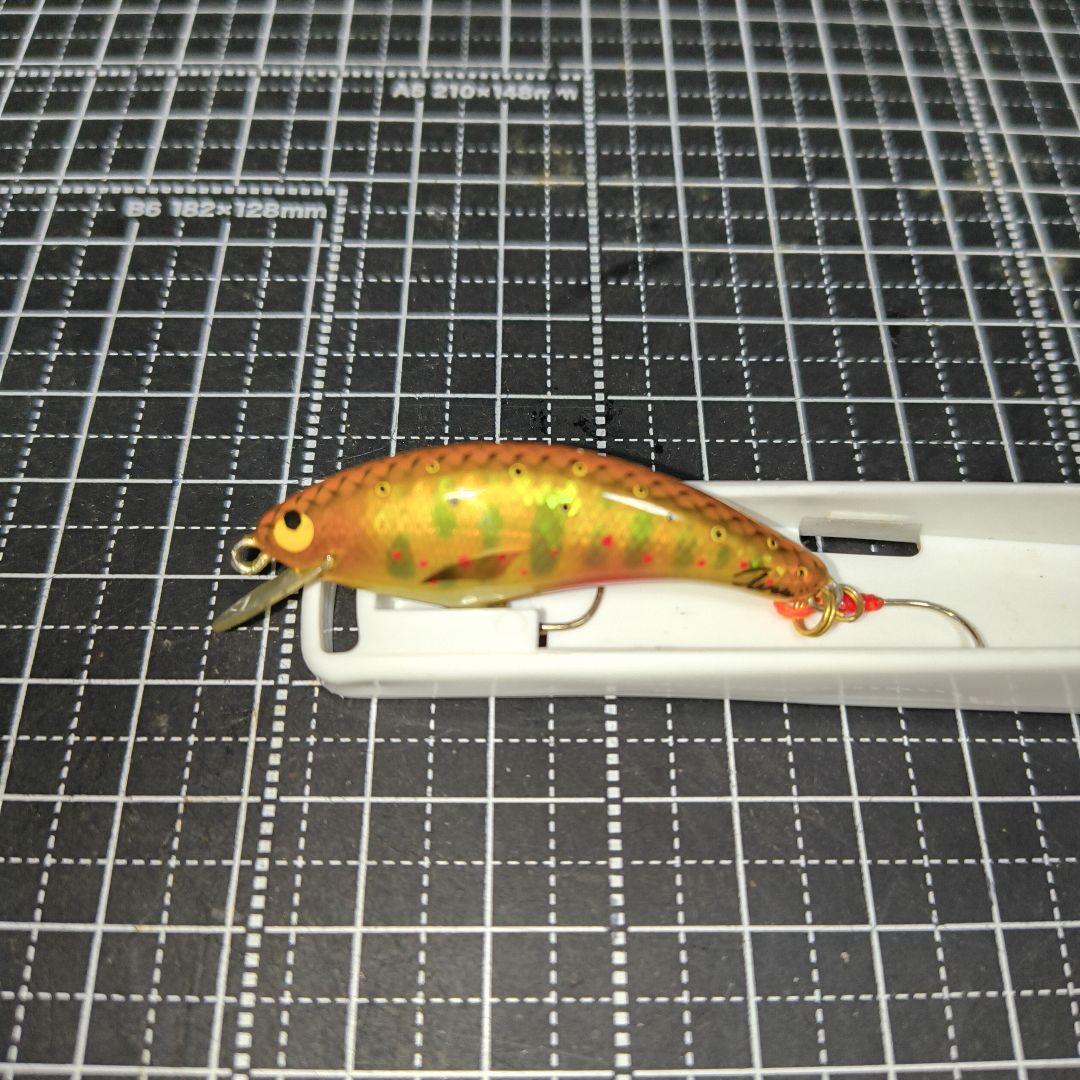 ハンドメイド　ミノー　約２グラム