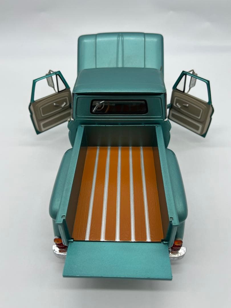 No228 ミニカー1/18箱あり 1965 C10 CIEVROLET