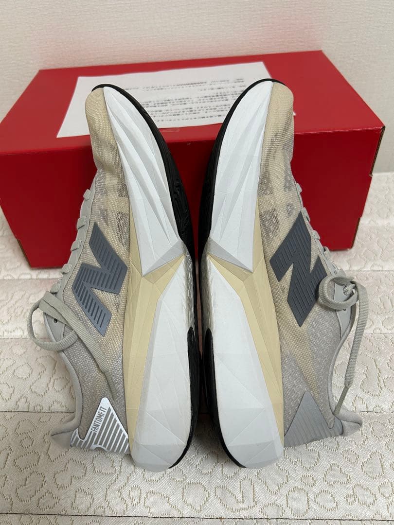 【美品】New Balance FuelCell Rebel v5 25cm