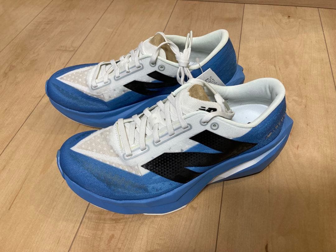 ニューバランス フューエルセルレベルV4 ランニングシューズ 25.5cm 新品