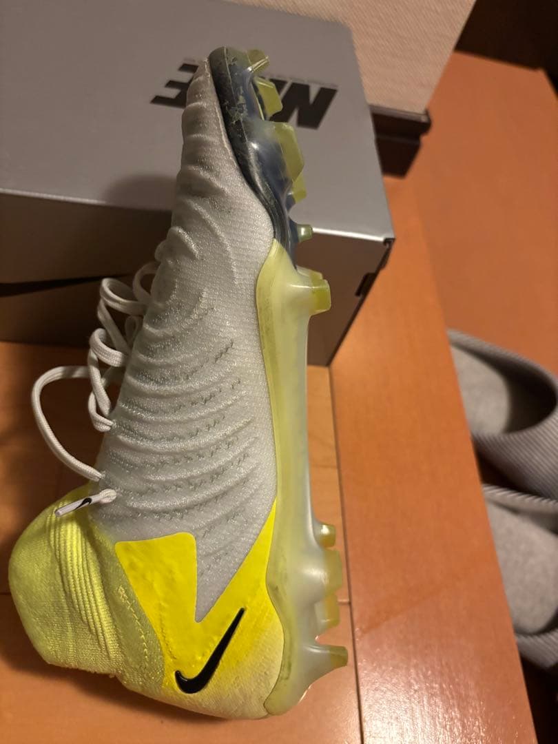 NIKE ファントム ルナ2 エリート FG ハイカット サッカースパイク