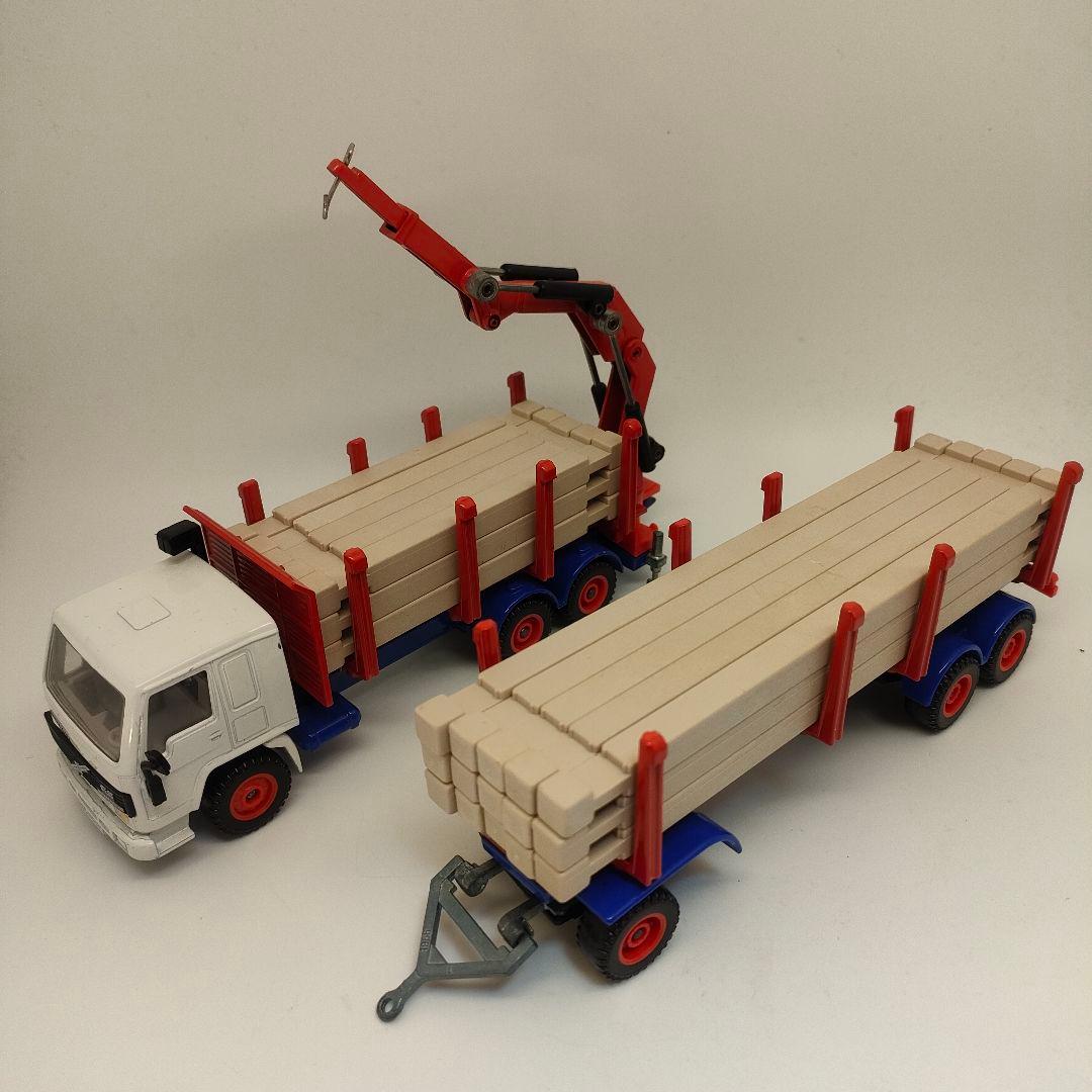 大きめ ドイツ Siku（ジク）製 DAF 95 ガレージ運搬トラック