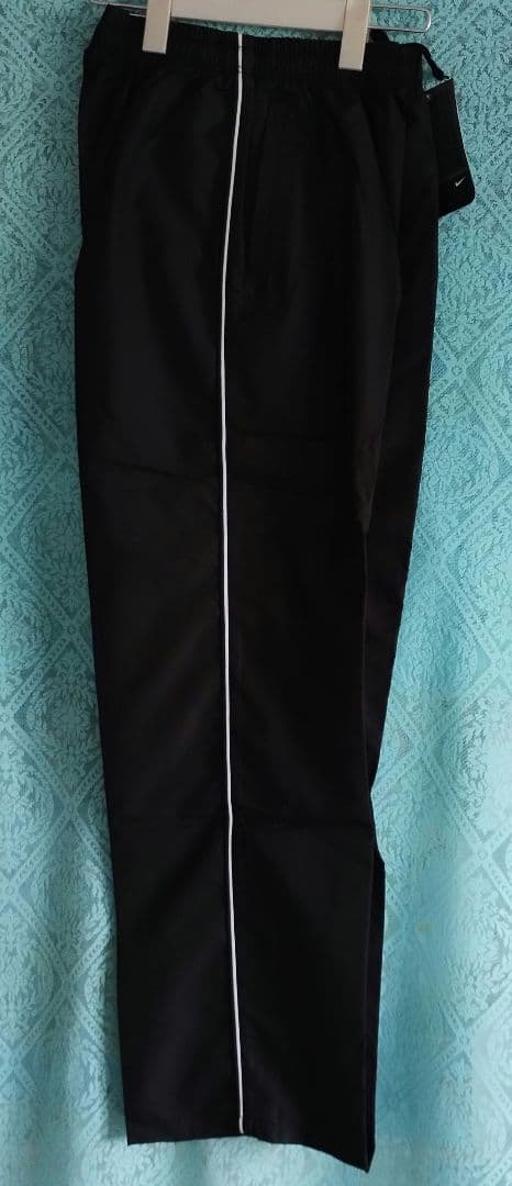 新品レディース Nike 上下セット上着 L サイズ 　パンツ M サイズ