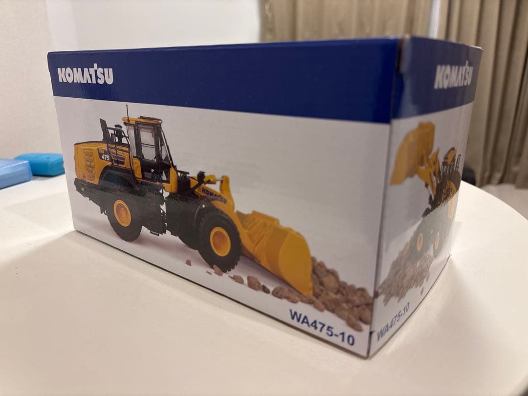 KOMATSU（WA475-10） ホイールローダー 1:50スケール
