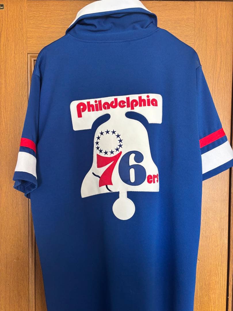 76ers ロゴ デザイン シャツ