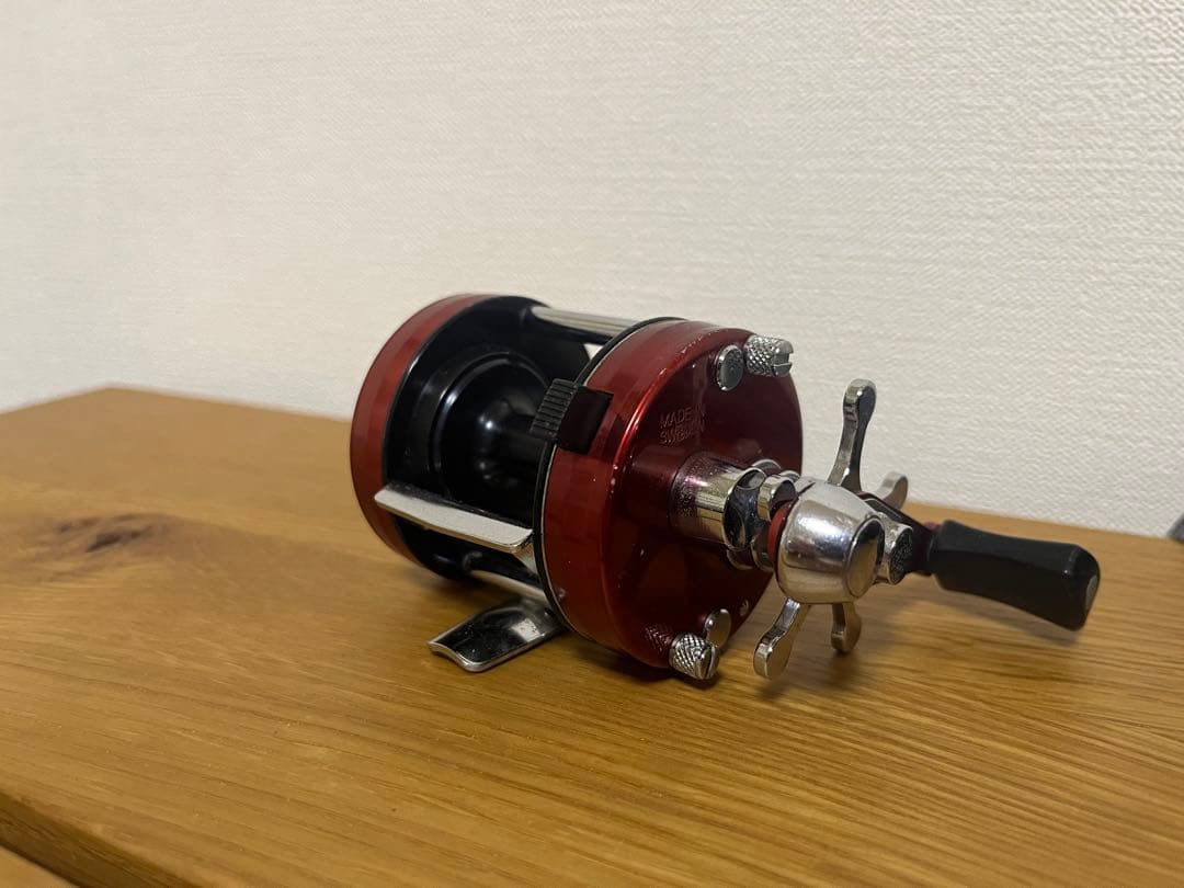 ABU アンバサダーAmbassadeur 2500CI 赤レッド　アブガルシア
