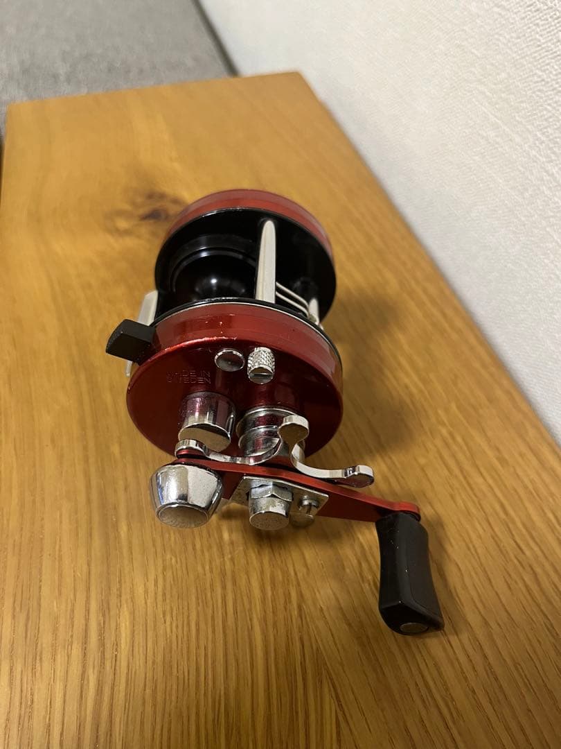 ABU アンバサダーAmbassadeur 2500CI 赤レッド　アブガルシア
