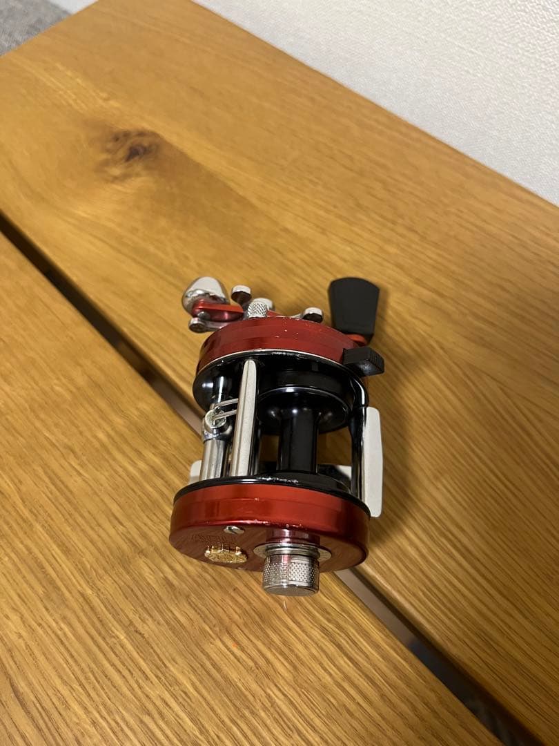 ABU アンバサダーAmbassadeur 2500CI 赤レッド　アブガルシア