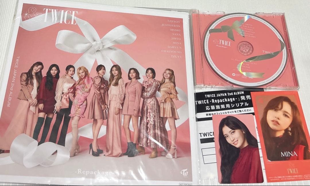 TWICEサナグッズまとめ売りトレカペンライト缶バッジアルバムうちわサブリー