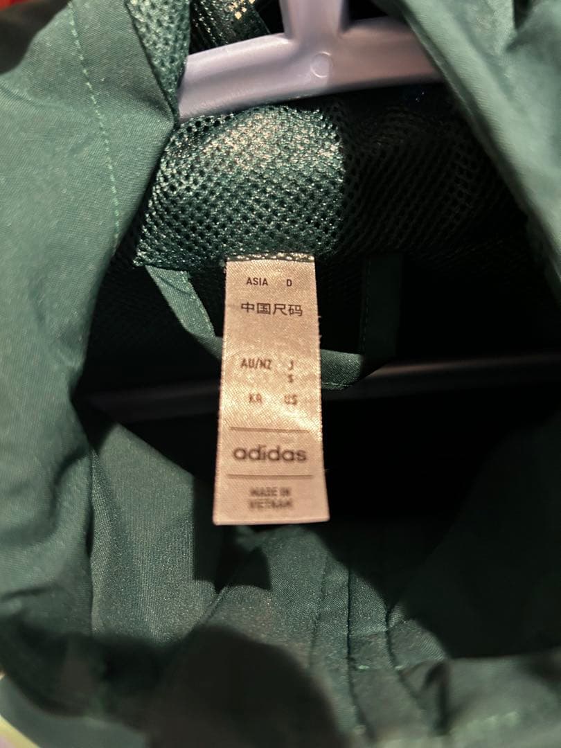 [未使用に近い]adidas ウインドブレーカー