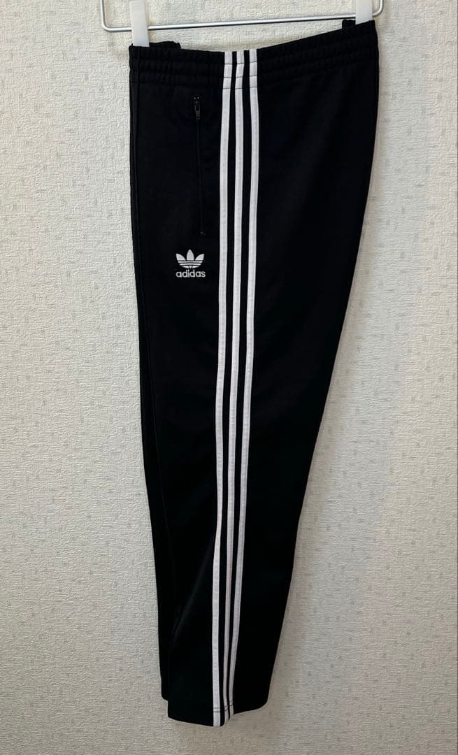 adidas 黒 ジャージパンツ 3stripes