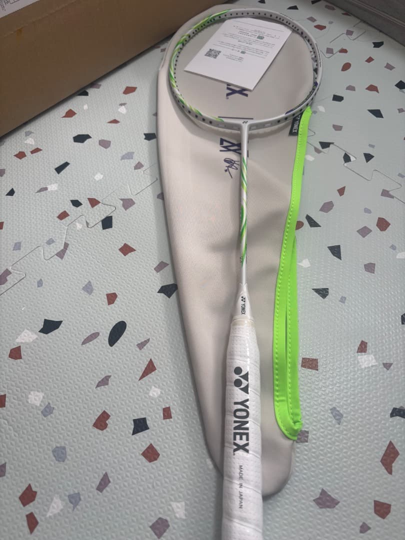 タ*ン様 【国内正規品/新品】YONEX アストロクス100ZZ VA 3U4