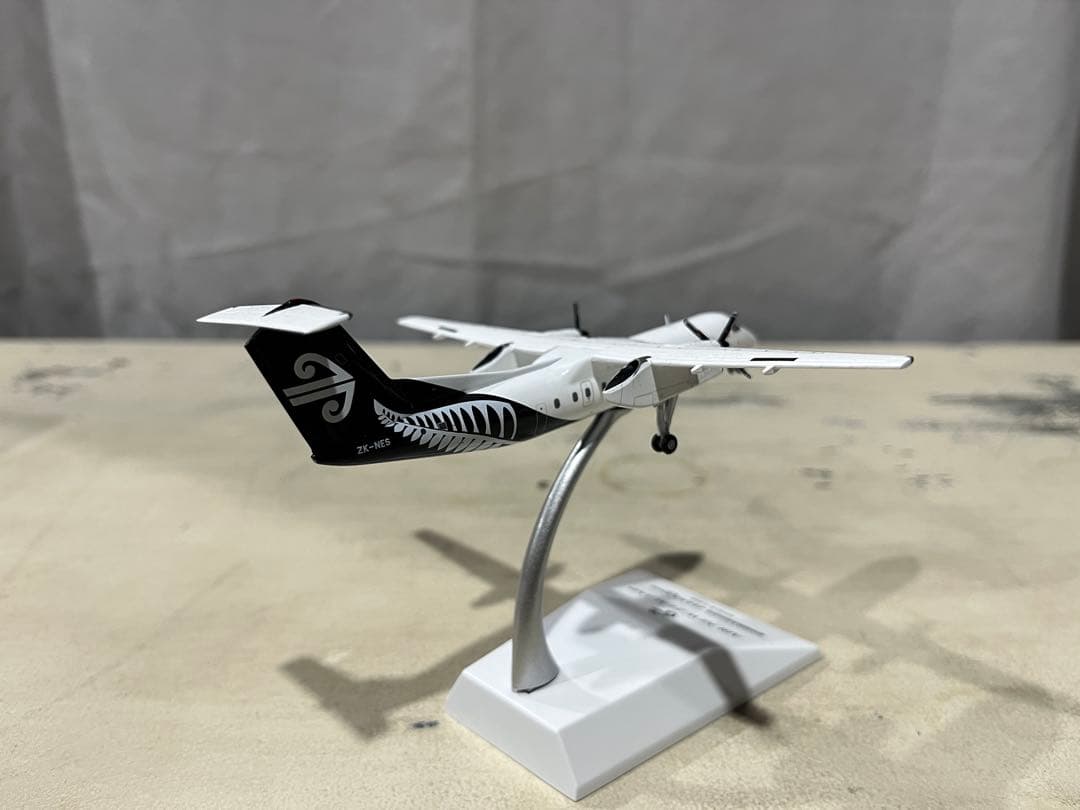 航空機・ヘリコプター BOMBARDIER DASH 8 Q300 AIR NEW ZEALAND