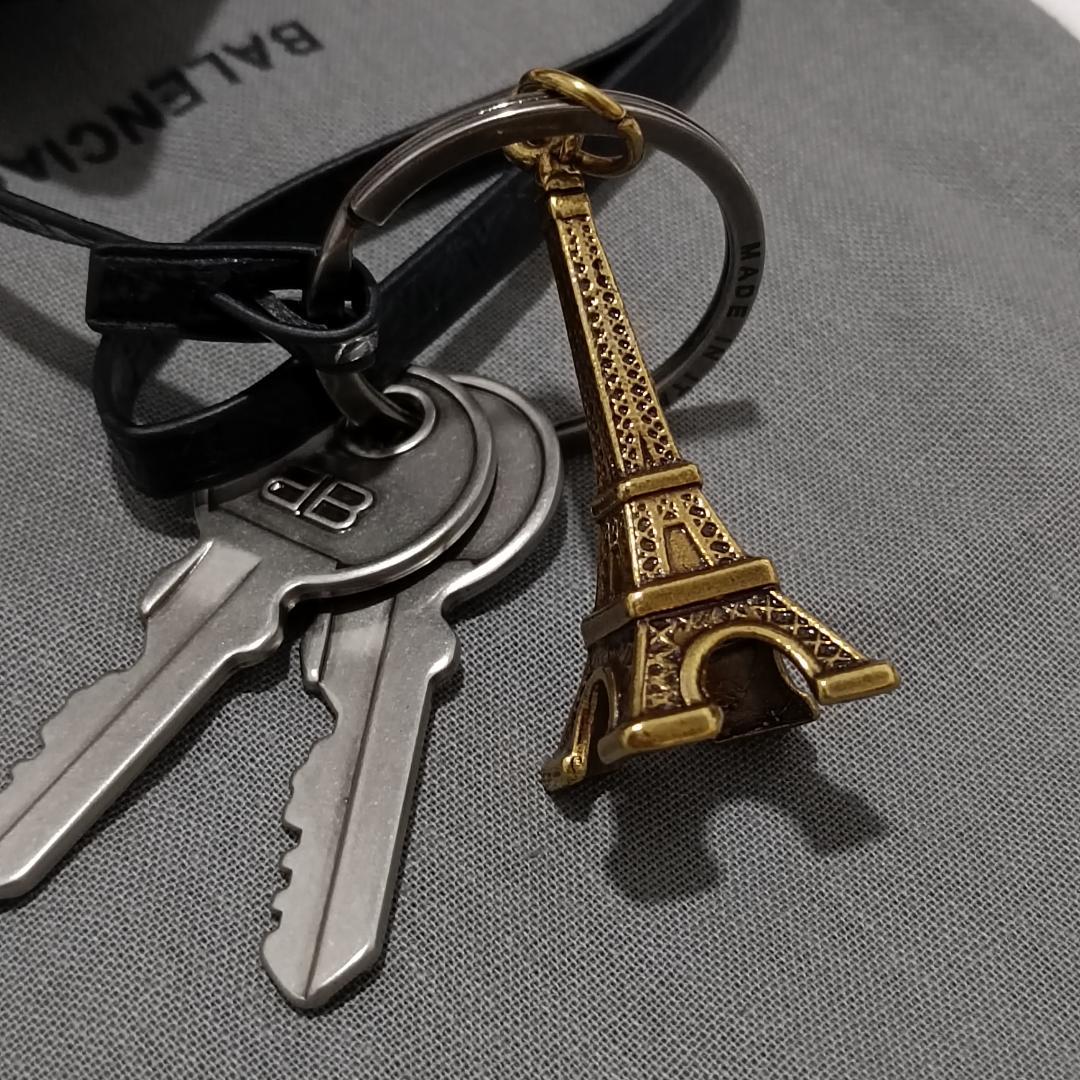 【BALENCIAGA】 Le City チャーム エッフェル塔 ブラック