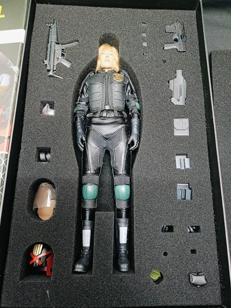 ART-FIGURES　ジャッジドレッド COP-FEMALE