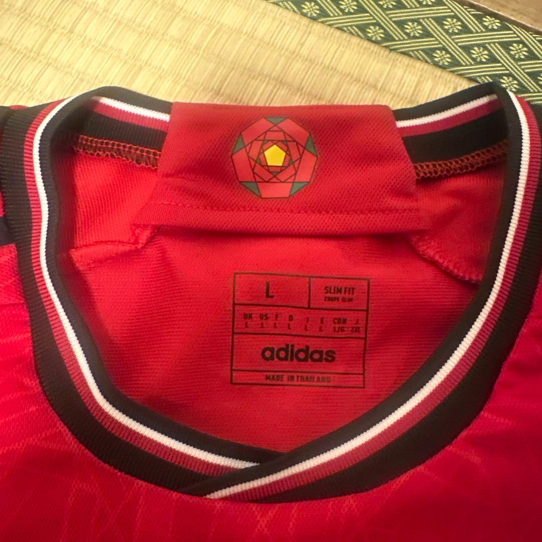 Manchester United adidas Tシャツ