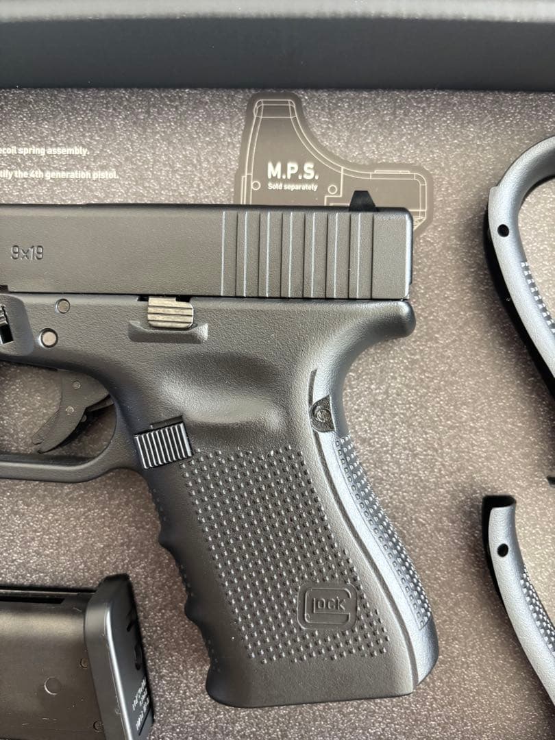ほぼ新品！Glock 19 Gen.4 東京マルイ ガスガン ガス 玉 セット