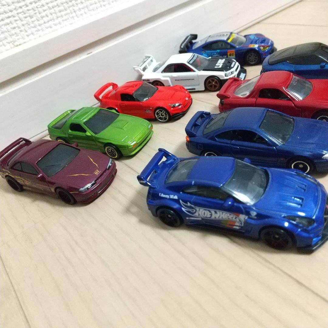 ミニカー9台セット、トミカ、ホットウィール等。