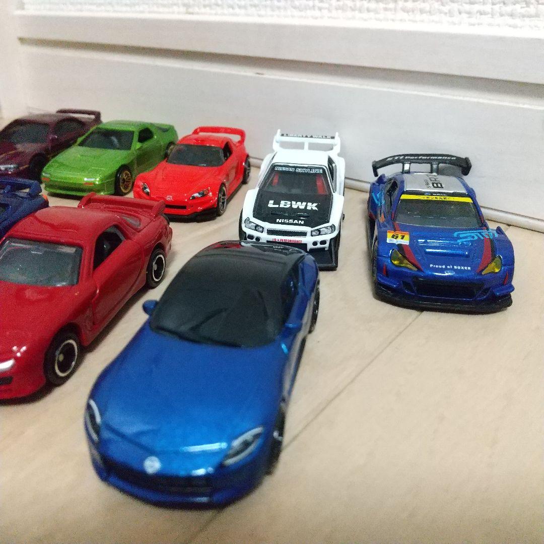 ミニカー9台セット、トミカ、ホットウィール等。