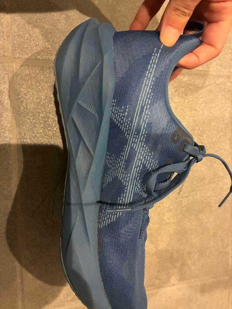 ノバブラスト5 ブルーASICS ランニングシューズ　25.5