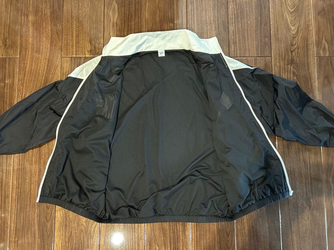【一回のみ着用】Reebok VECTOR WIND JACKET ナイロン