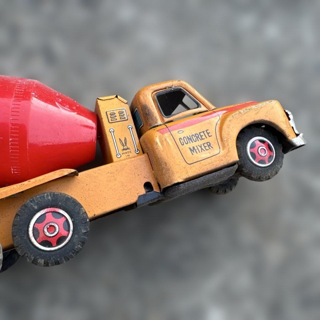 ウサギヤ【コンクリート ミキサー トラック黄色】ブリキ自動車TIN TOY