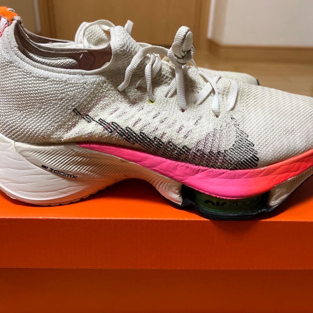 NIKE エアズーム　テンポネクスト%フライニット　　25.0センチ