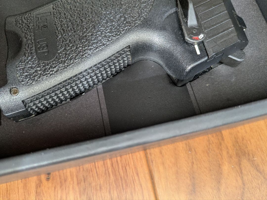 東京マルイ ガスブローバック USP　マガジン2本付き