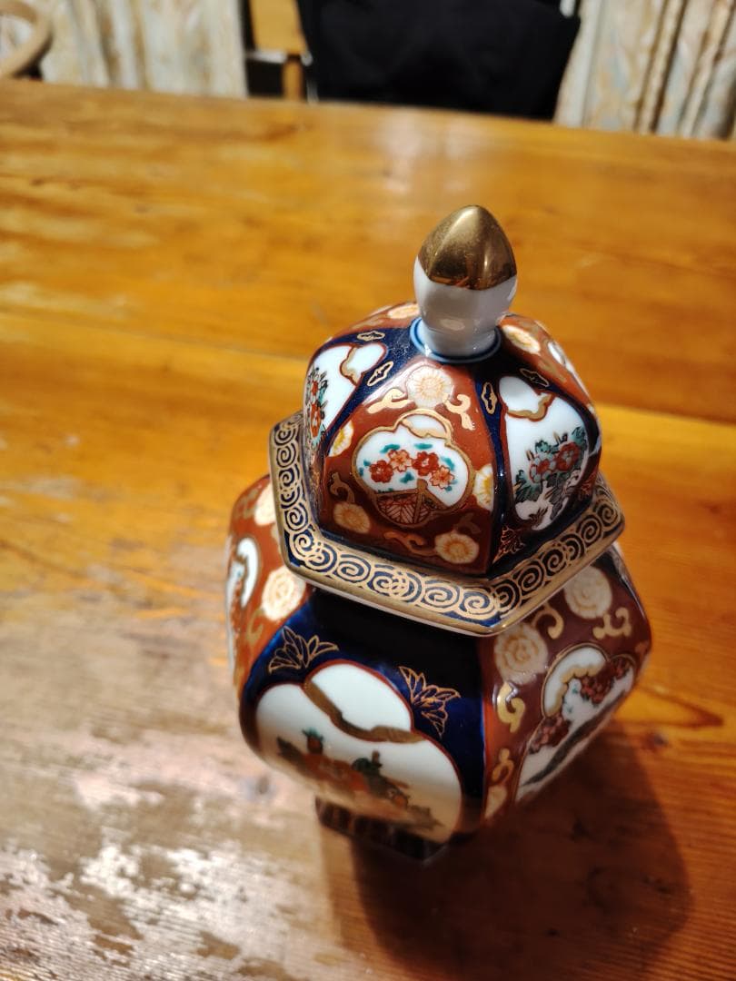 有田焼古伊万里柄装飾 八角形陶器壺