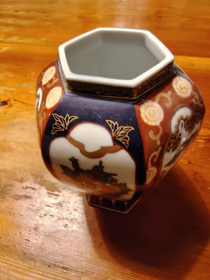 有田焼古伊万里柄装飾 八角形陶器壺