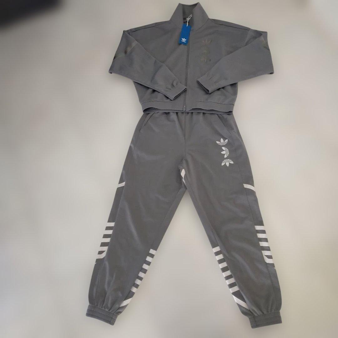 adidas　アディダス　ジャージセット　上Ｌサイズ　下Мサイズ