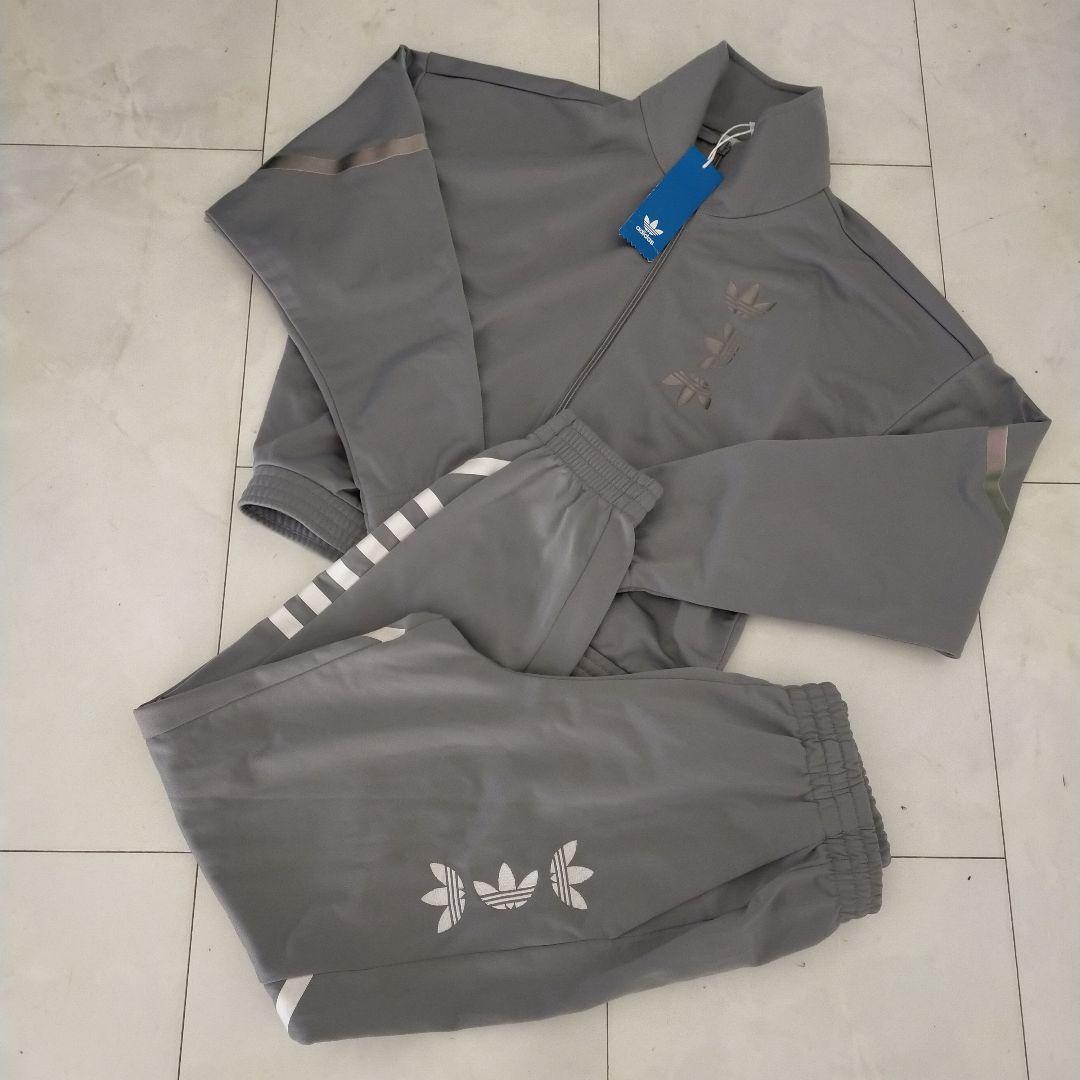 adidas　アディダス　ジャージセット　上Ｌサイズ　下Мサイズ